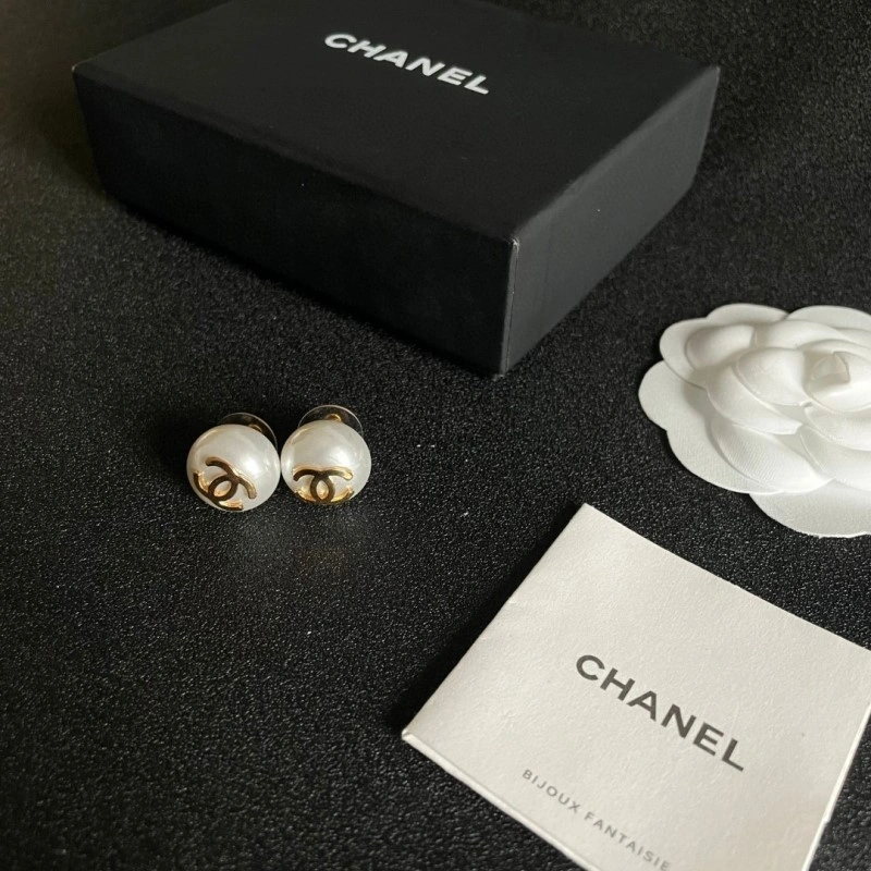 Chanel Earrings Sleek 219976