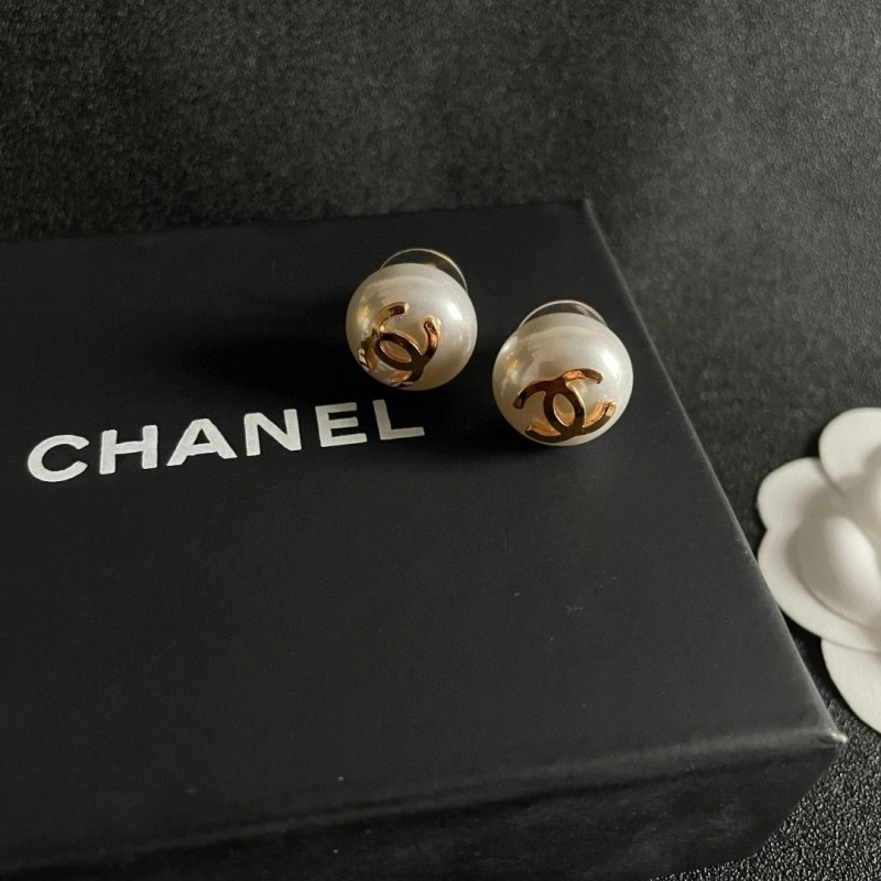 Chanel Earrings Sleek 219976