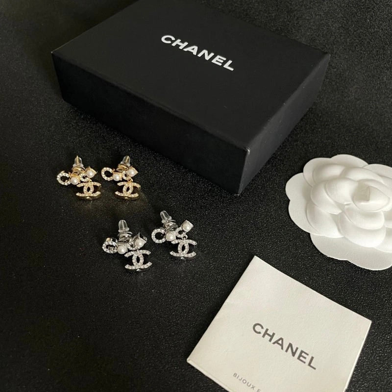 Versatile Chanel Earrings 219962