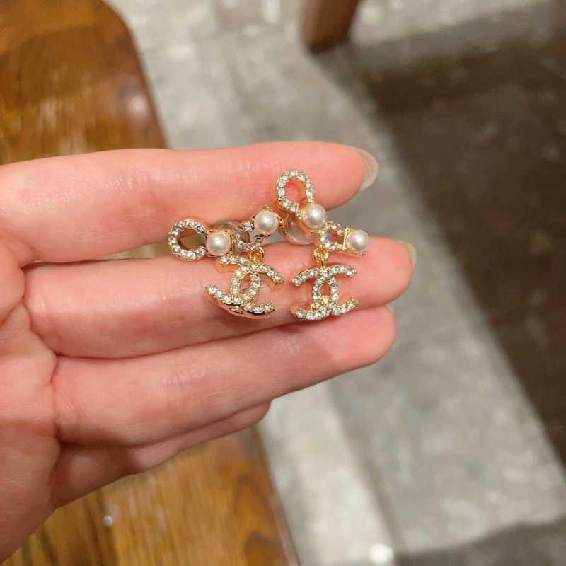 Versatile Chanel Earrings 219962
