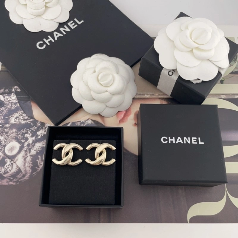 Chanel Earrings Comfortable 220026