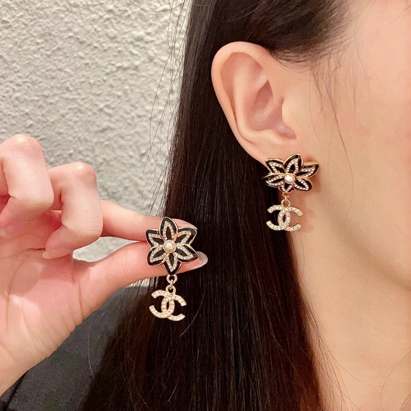 Chanel Earrings Sleek 219931