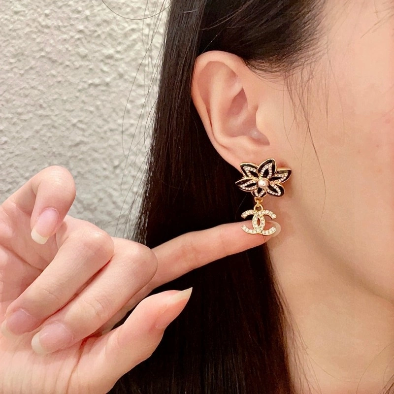 Chanel Earrings Sleek 219931