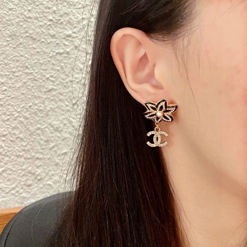 Chanel Earrings Sleek 219931