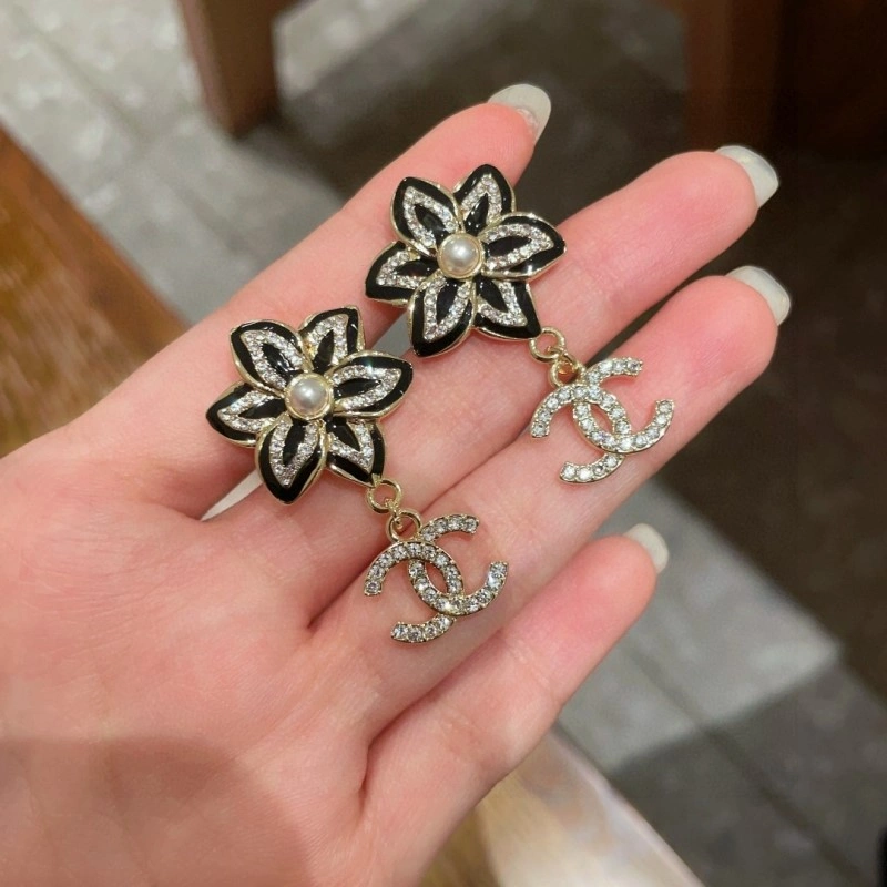 Chanel Earrings Sleek 219931