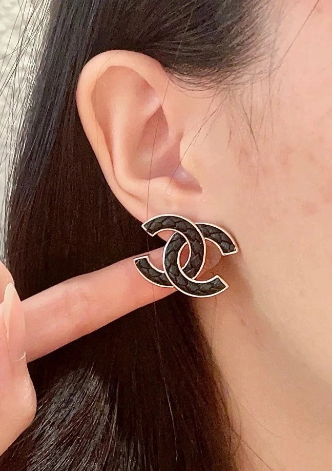 Chanel Earrings Stylish 219910