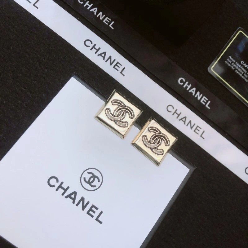 Chanel Earrings Fashionable 219867