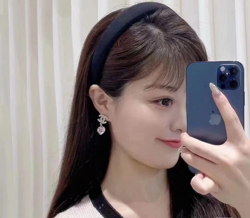HighPerformance Chanel Earrings 219852