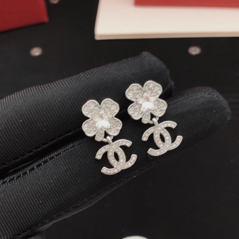 Elegant Chanel Earrings 219856