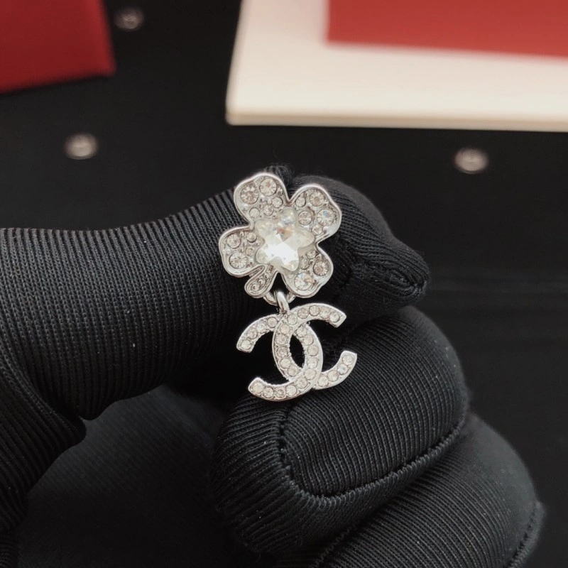 Elegant Chanel Earrings 219856