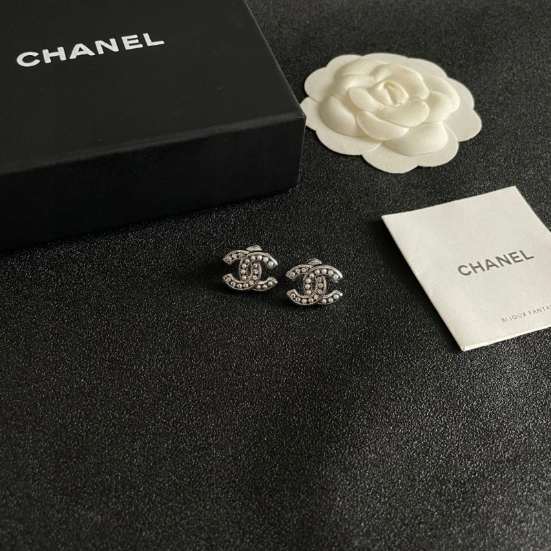 Chanel Earrings Cozy 219844