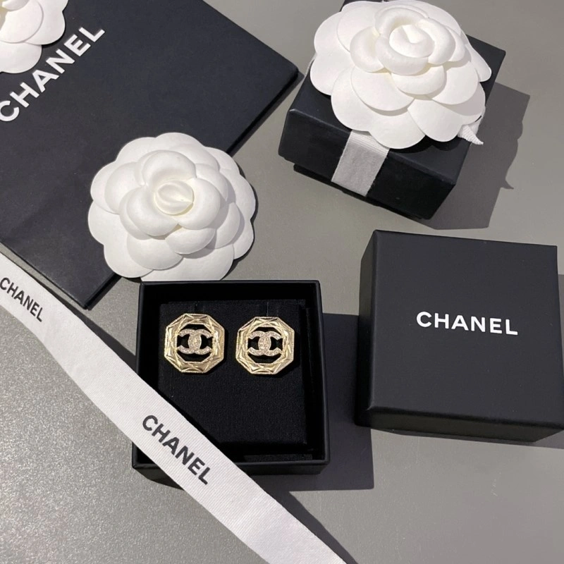 Lightweight Chanel Earrings 219824
