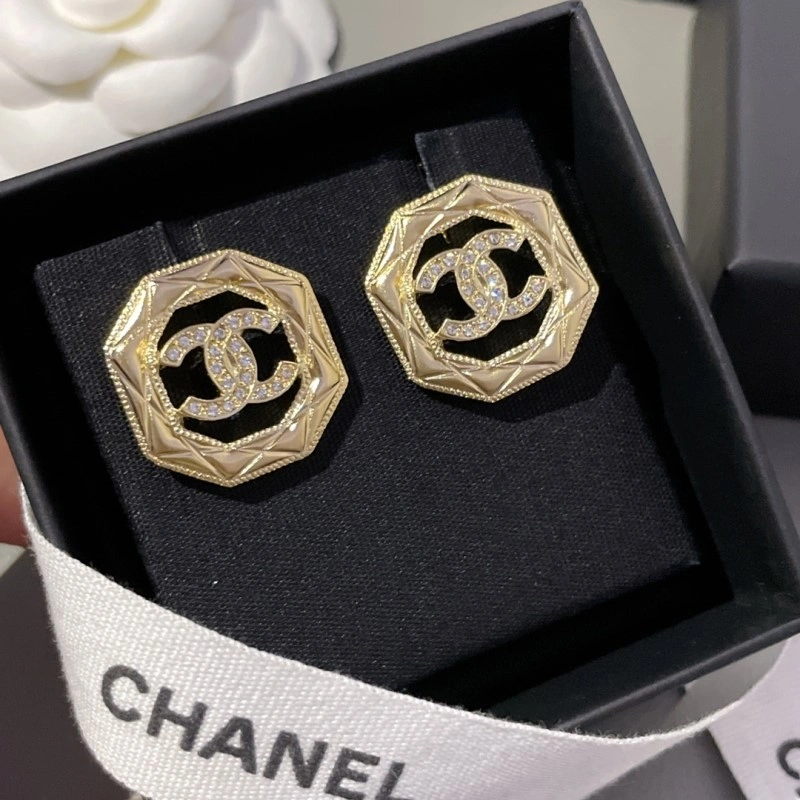 Lightweight Chanel Earrings 219824