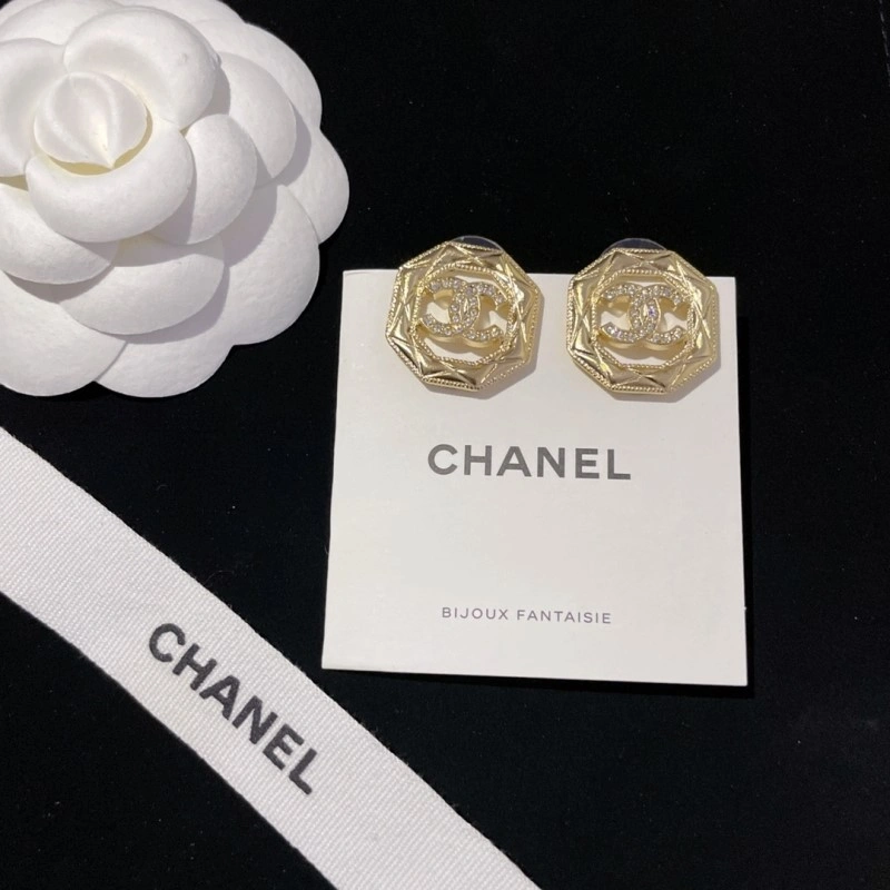 Lightweight Chanel Earrings 219824