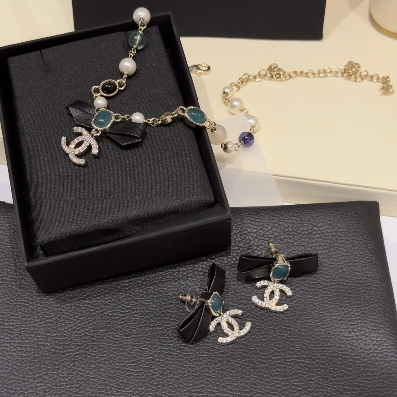 Chanel Earrings Packable 219818
