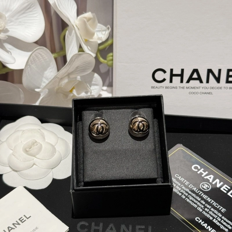 Sophisticated Chanel Earrings 219811