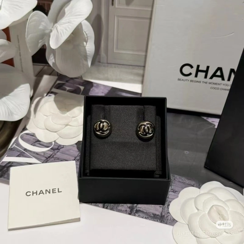 Sophisticated Chanel Earrings 219811
