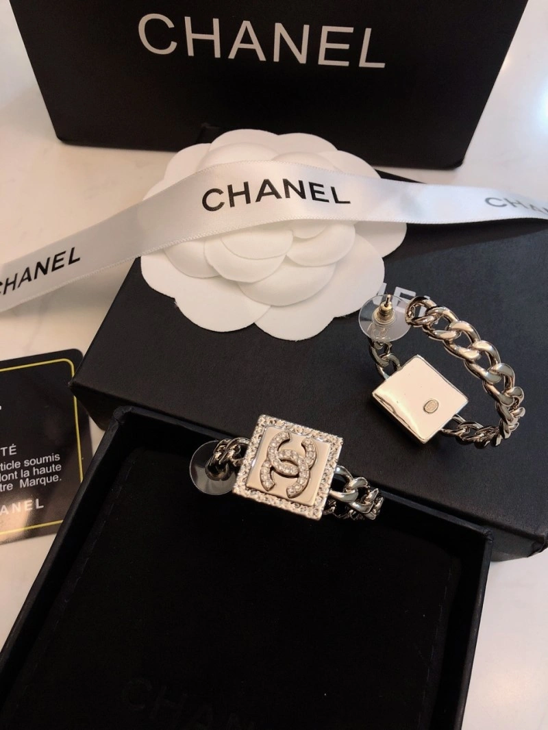 Chanel Earrings Sporty 219717
