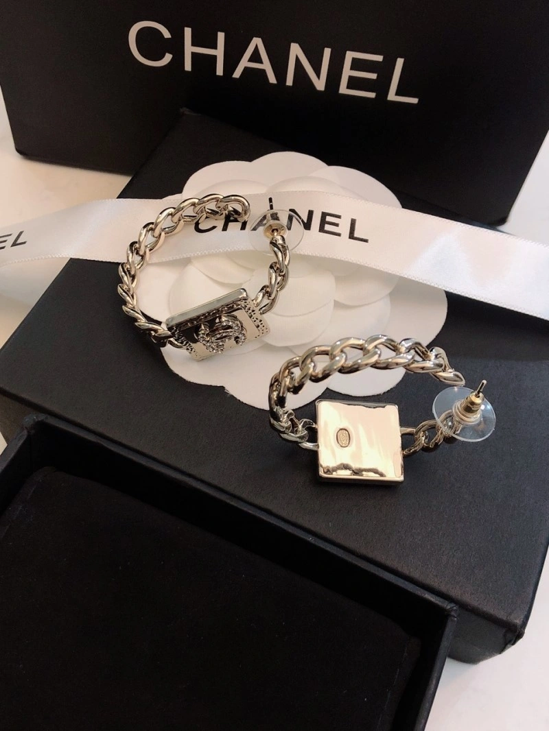 Chanel Earrings Sporty 219717