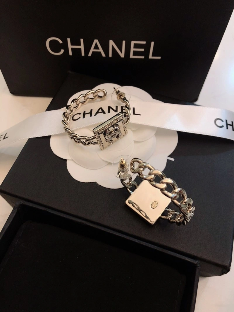 Chanel Earrings Sporty 219717