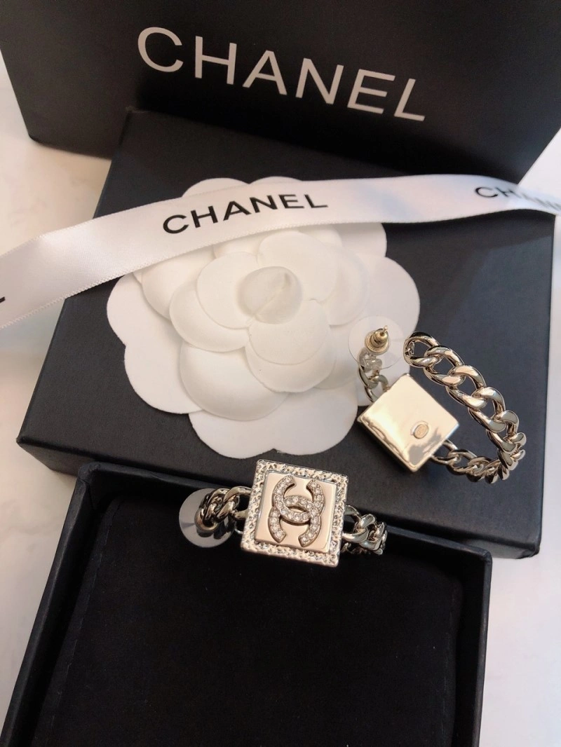 Chanel Earrings Sporty 219717