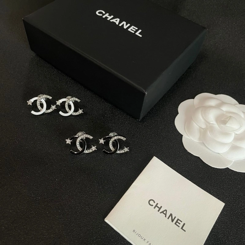 Lightweight Chanel Earrings 219724