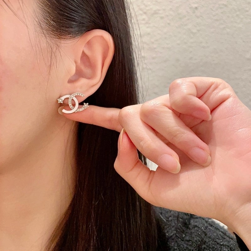 Lightweight Chanel Earrings 219724