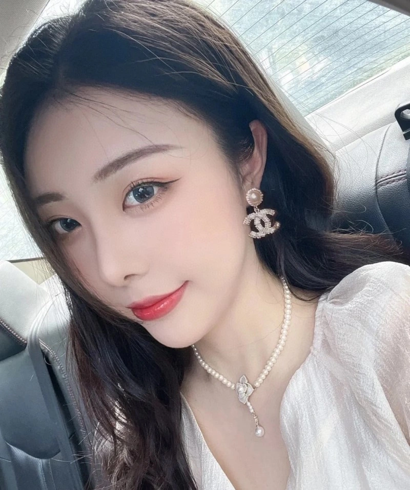 Lightweight Chanel Earrings 219677