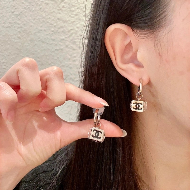 Sustainable Chanel Earrings 219658