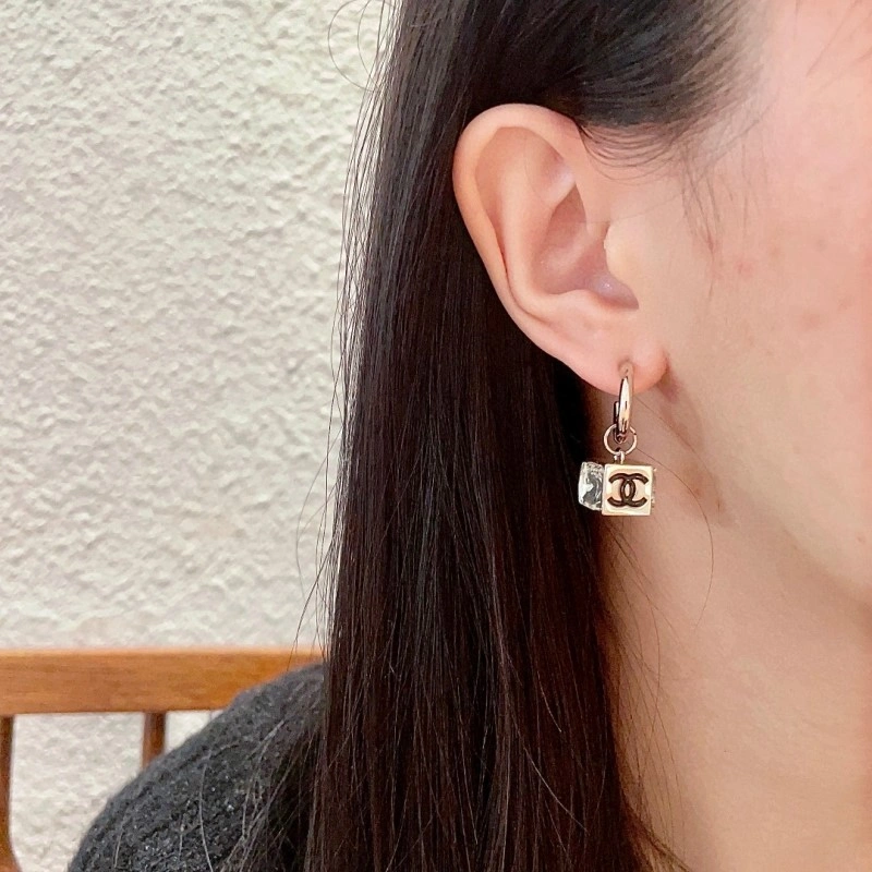 Sustainable Chanel Earrings 219658