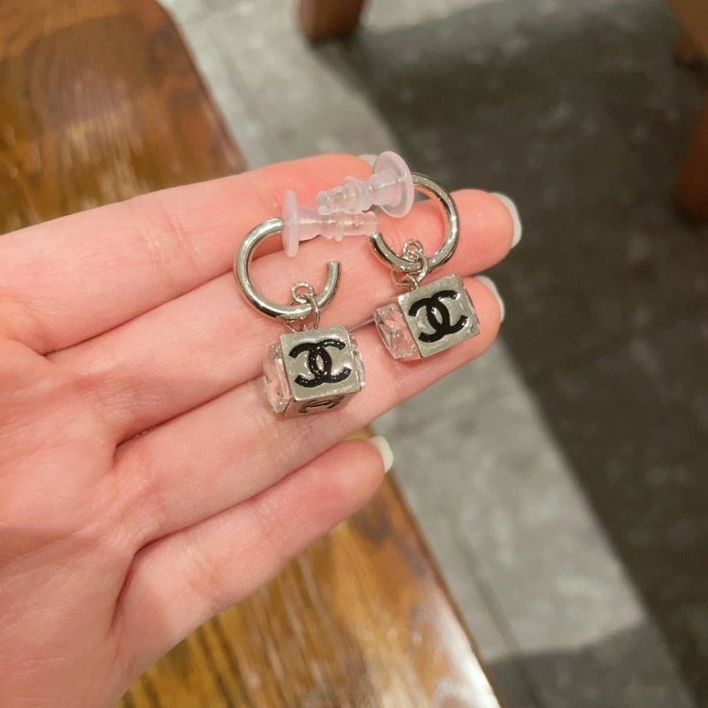 Sustainable Chanel Earrings 219658