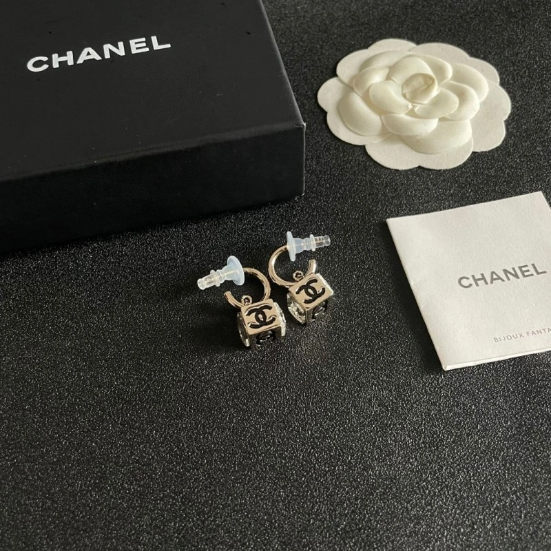 Sustainable Chanel Earrings 219658