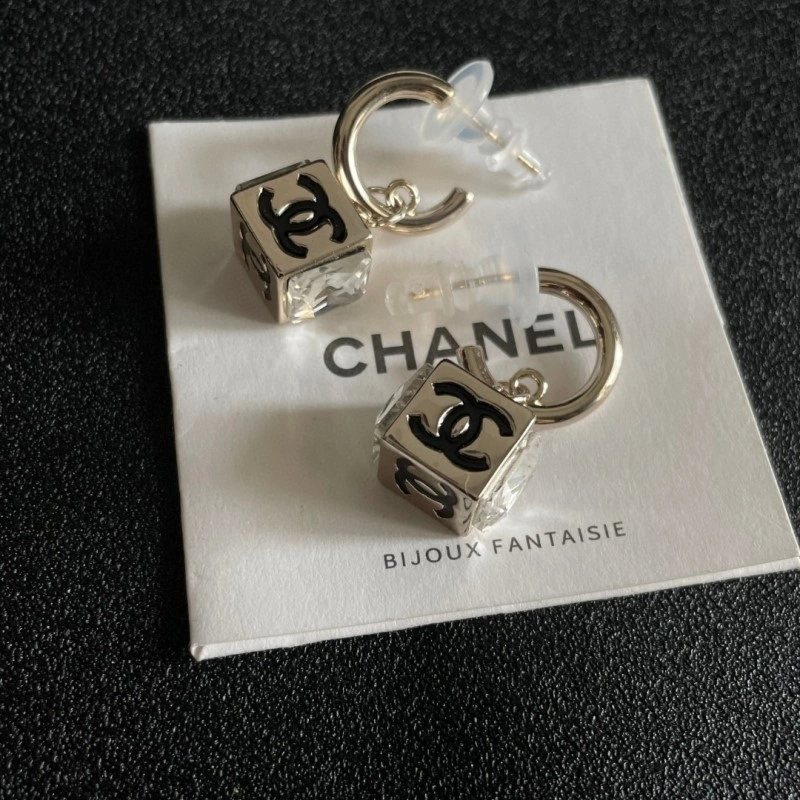 Sustainable Chanel Earrings 219658