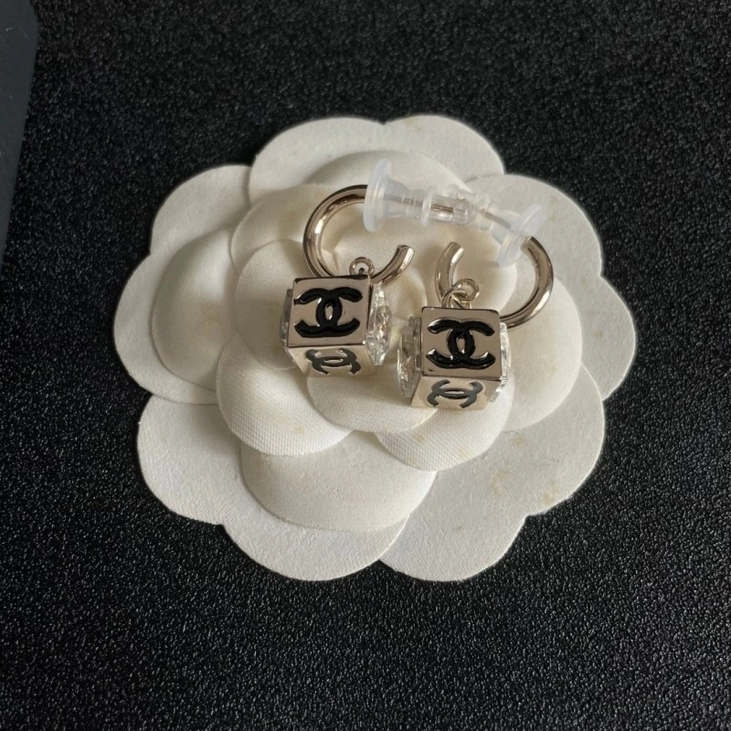 Sustainable Chanel Earrings 219658