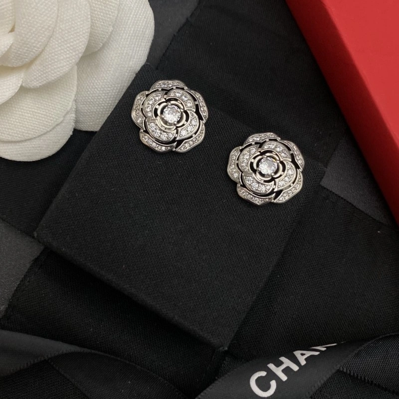 Minimalist Chanel Earrings 219636