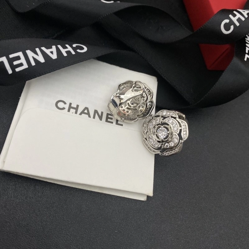 Minimalist Chanel Earrings 219636