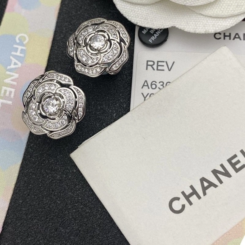 Minimalist Chanel Earrings 219636