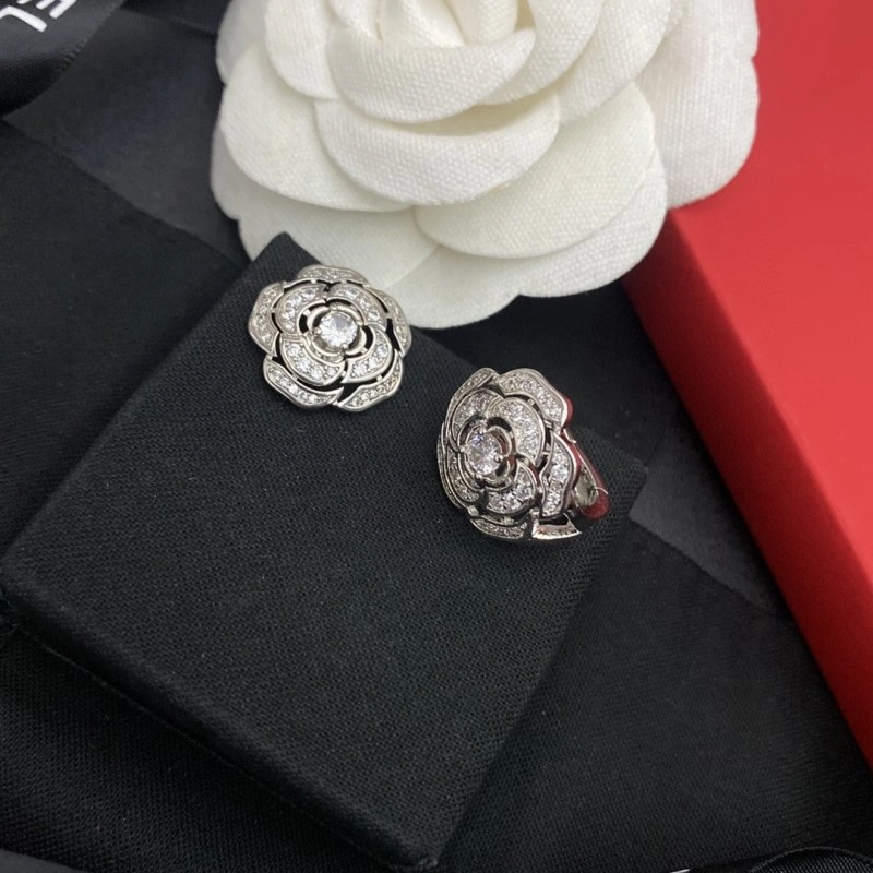 Minimalist Chanel Earrings 219636