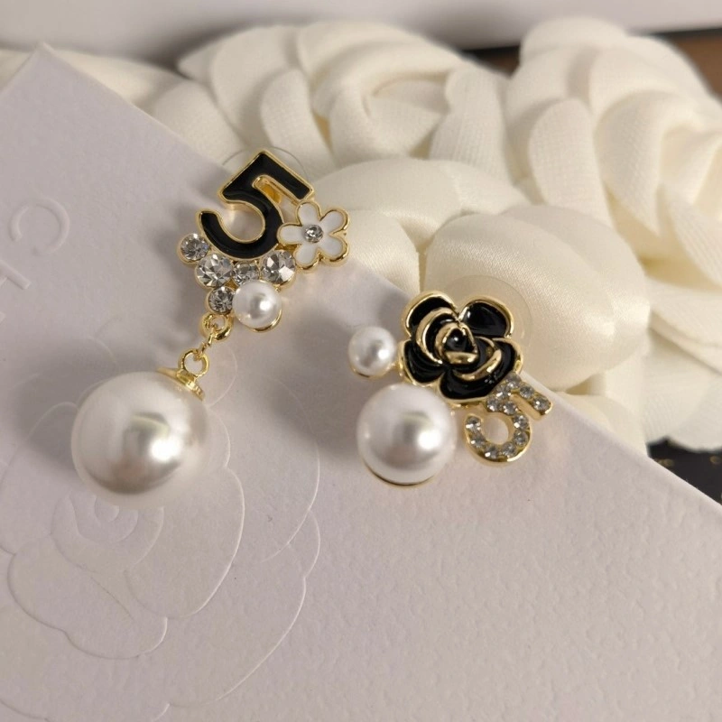 WrinkleFree Chanel Earrings 219623