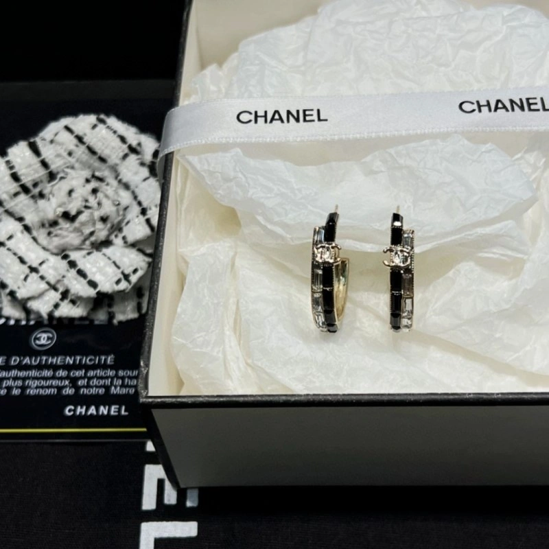 Comfortable Chanel Earrings 219625