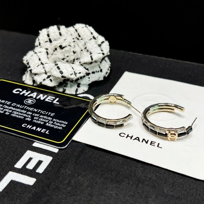 Comfortable Chanel Earrings 219625