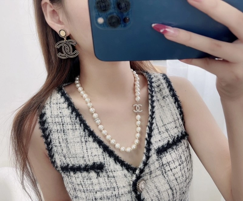 Chanel Earrings EyeCatching 219620