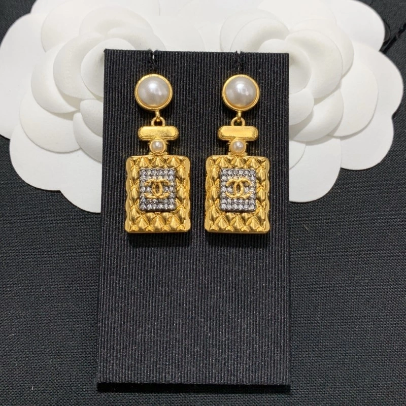 Chanel Earrings Neat 219597