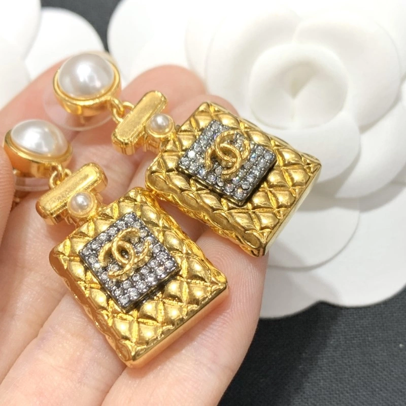 Chanel Earrings Neat 219597