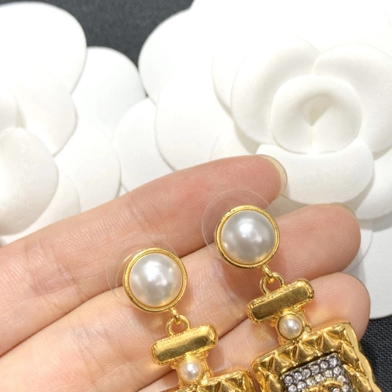 Chanel Earrings Neat 219597
