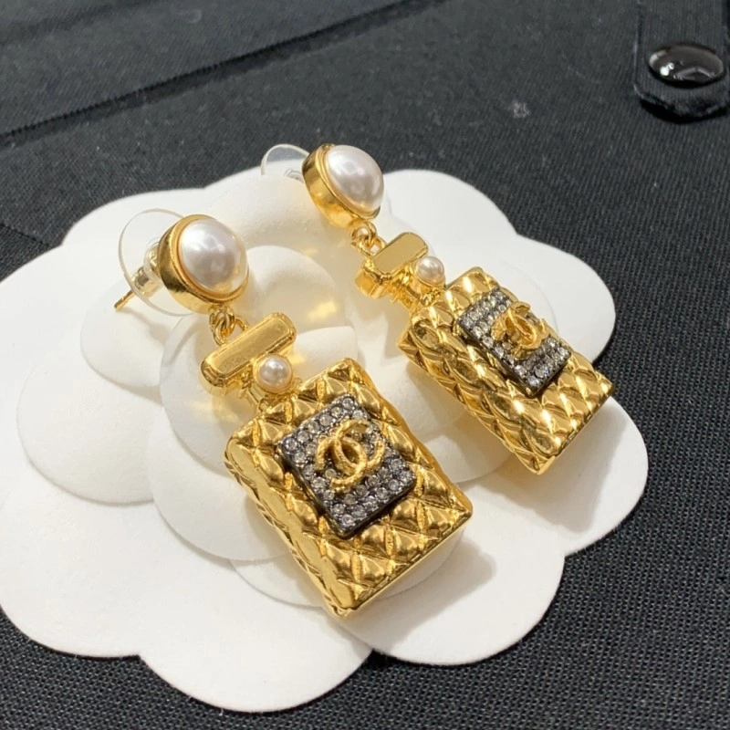 Chanel Earrings Neat 219597