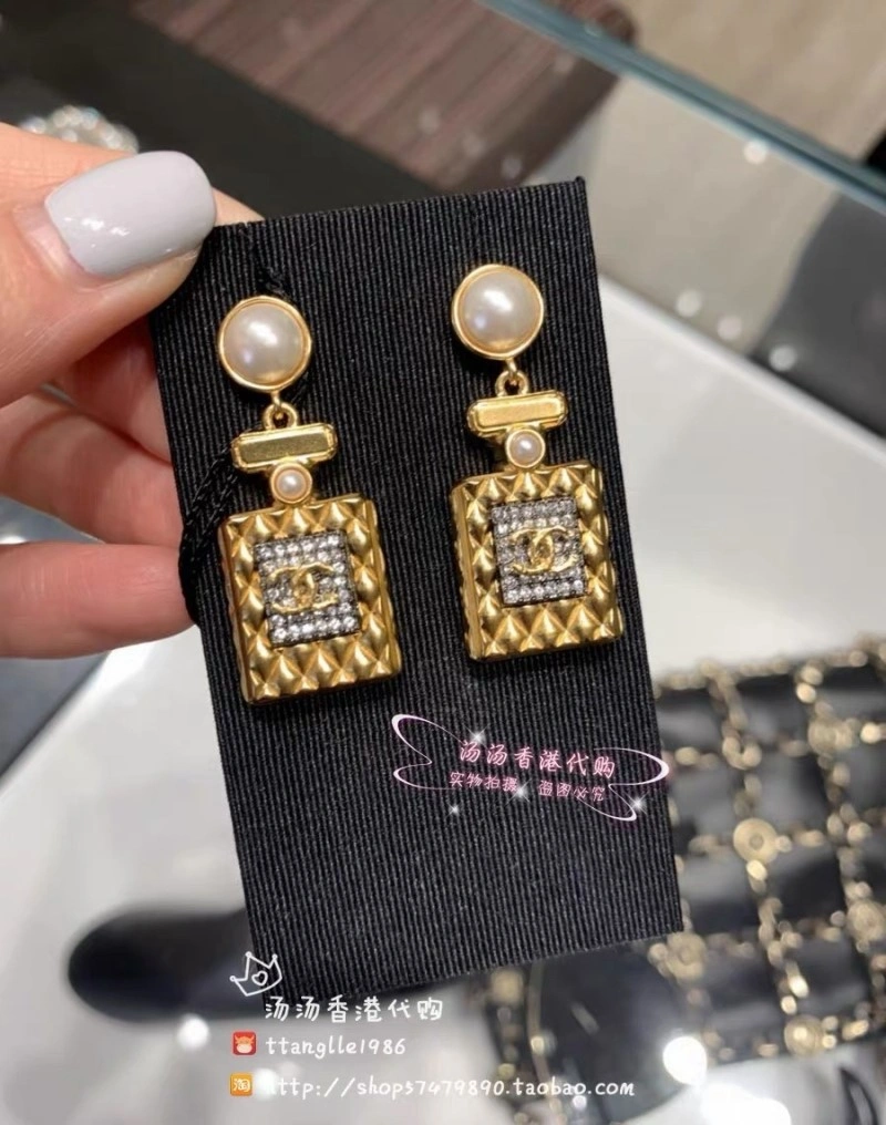 Chanel Earrings Neat 219597