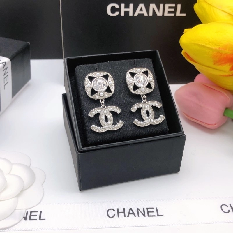 Chanel Earrings Lightweight 219608
