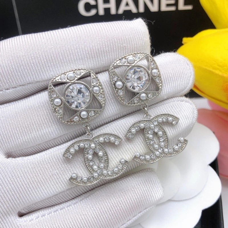 Chanel Earrings Lightweight 219608