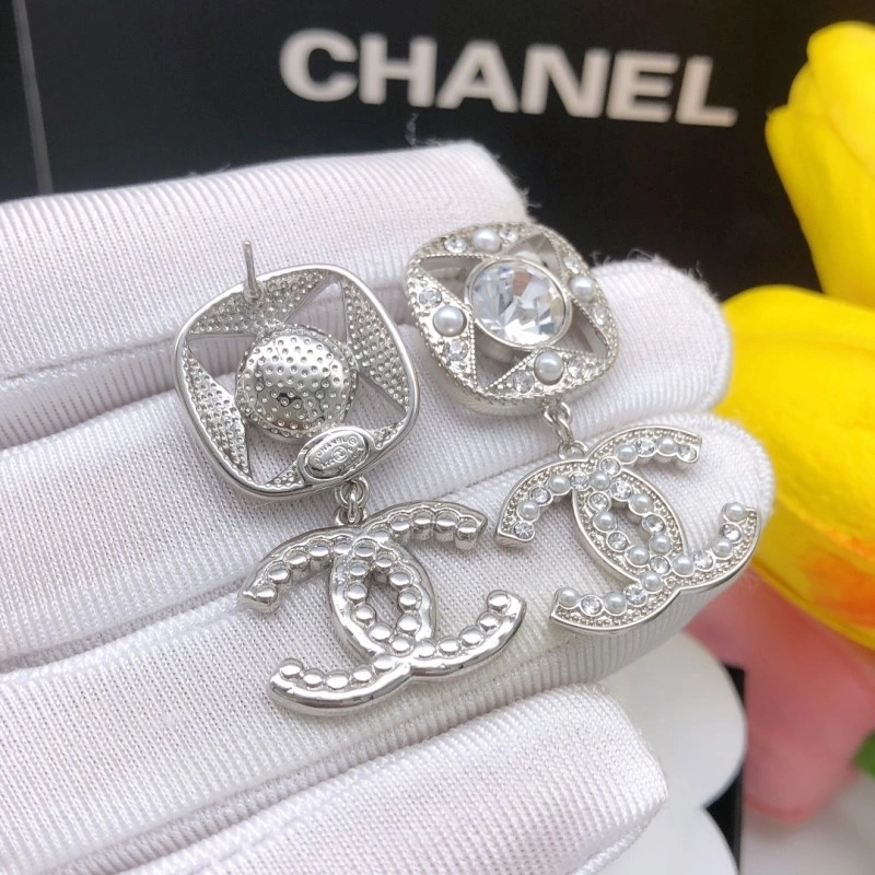 Chanel Earrings Lightweight 219608